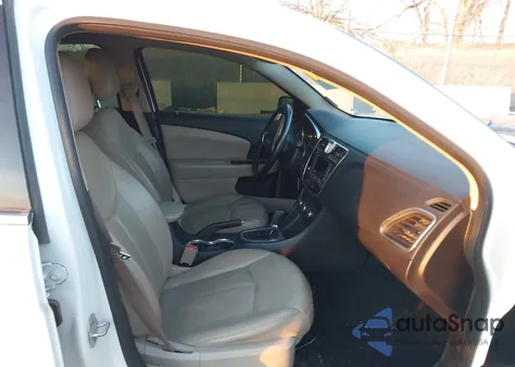 2012 Chrysler 200 Limited z USA, uszkodzony, nr VIN 1C3CCBCG4CN184931